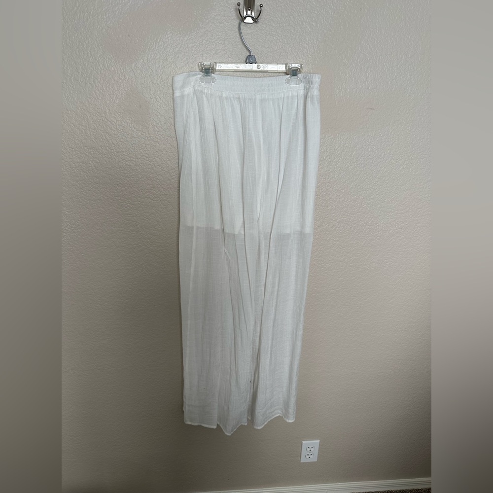 Light Weight “Sheer” White Palazzo Pant with Built in White Shorts Size Large.